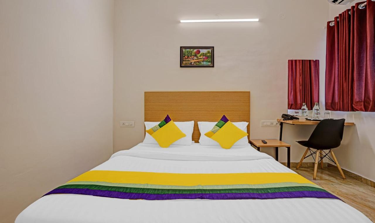Itsy Hotels Flowers Park Nāsik Eksteriør bilde
